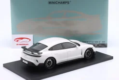 Porsche Taycan Turbo GT Baujahr 2024 weiß 1:18 Minichamps
