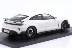 Porsche Taycan Turbo GT Baujahr 2024 weiß 1:18 Minichamps