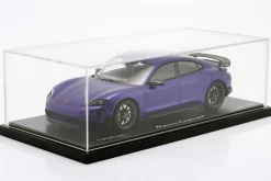 Porsche Taycan Turbo GT mit Weissach-Paket purple sky metallic 1:18 Minichamps