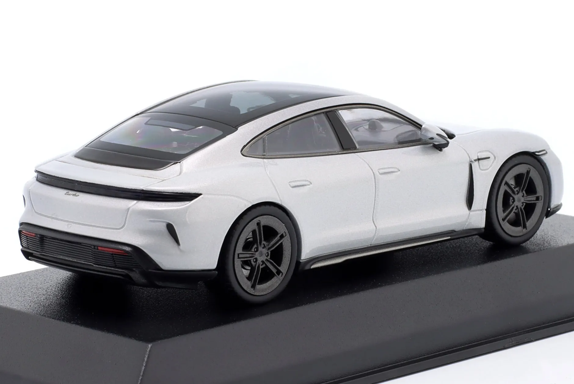 Porsche Taycan Turbo (J1 PA) eisgrau metallic 1:43 Norev