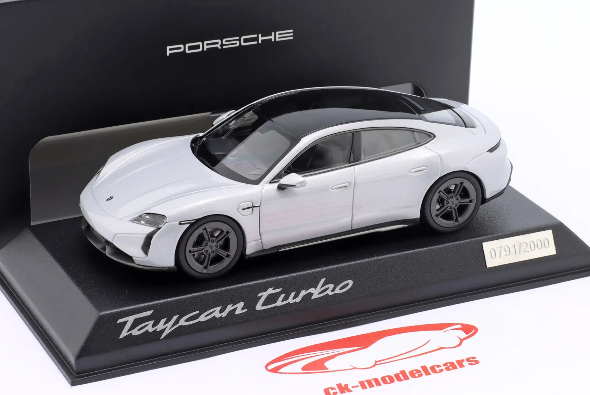 Porsche Taycan Turbo (J1 PA) eisgrau metallic 1:43 Norev