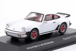 Porsche 911 Turbo 3.0 Baujahr 1975-1977 weiß / kirschrote Reifen 1:43 Welly