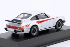 Porsche 911 Turbo 3.0 Baujahr 1975-1977 weiß / rot / schwarze Reifen 1:43 Welly