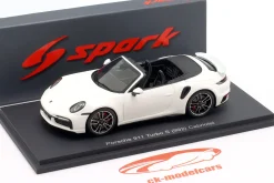 Porsche 911 (992) Turbo S Cabriolet Baujahr 2021 weiß 1:43 Spark
