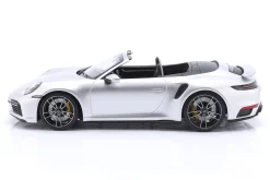 Porsche 911 (992) Turbo S Cabriolet Baujahr 2020 silber 1:18 Minichamps
