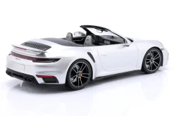 Porsche 911 (992) Turbo S Cabriolet Baujahr 2020 silber 1:18 Minichamps