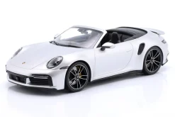 Porsche 911 (992) Turbo S Cabriolet Baujahr 2020 silber 1:18 Minichamps