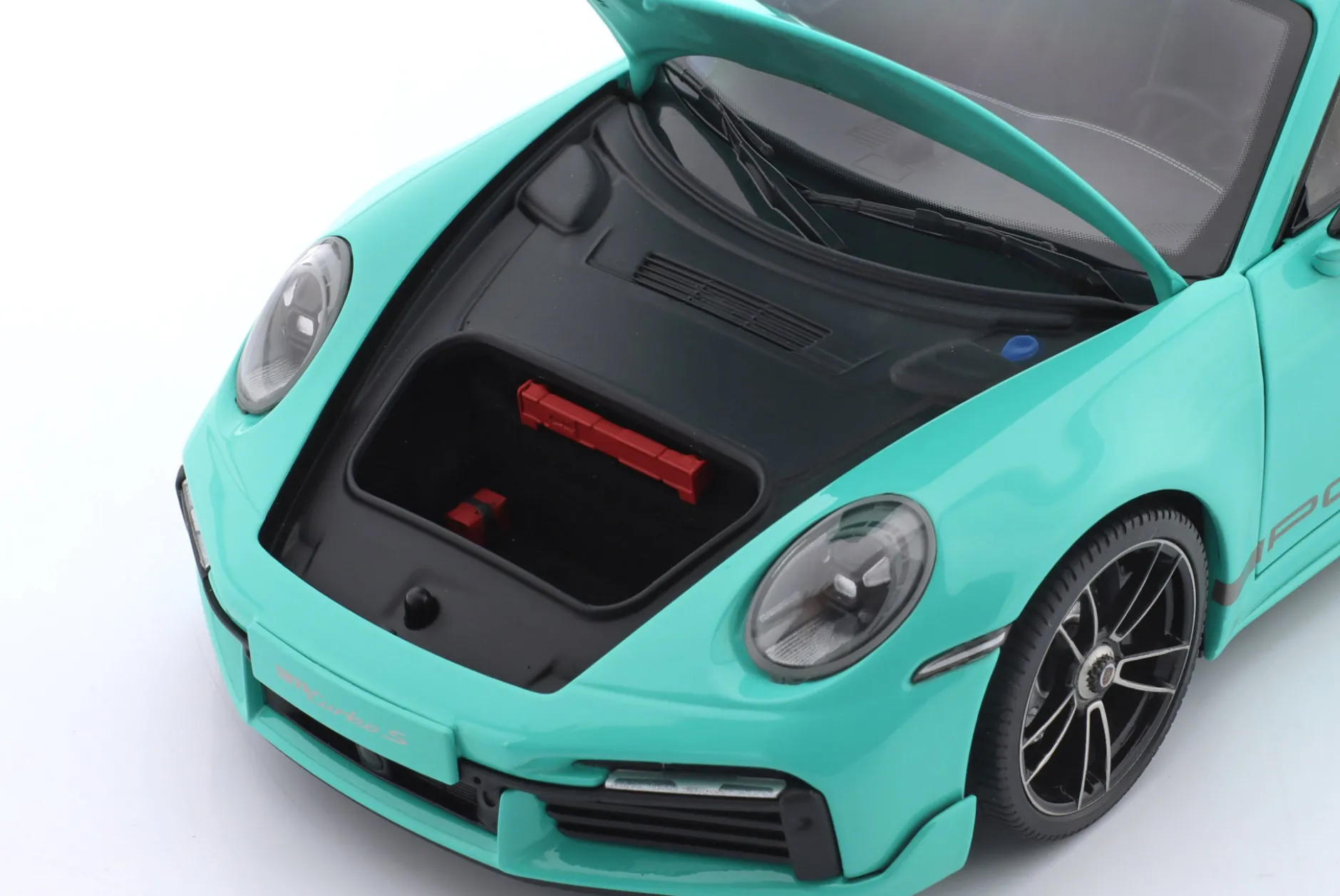 Porsche 911 (992) Turbo S Coupe Sport Design 2021 mintgrün 1:18 Minichamps