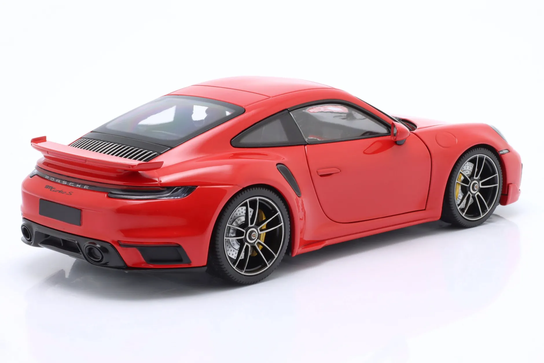 Porsche 911 (992) Turbo S Coupe Sport Design 2021 indischrot 1:18 Minichamps
