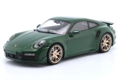 Porsche 911 (992) Turbo S Coupe Sport 2024 grün / goldene Felgen 1:18 Minichamps