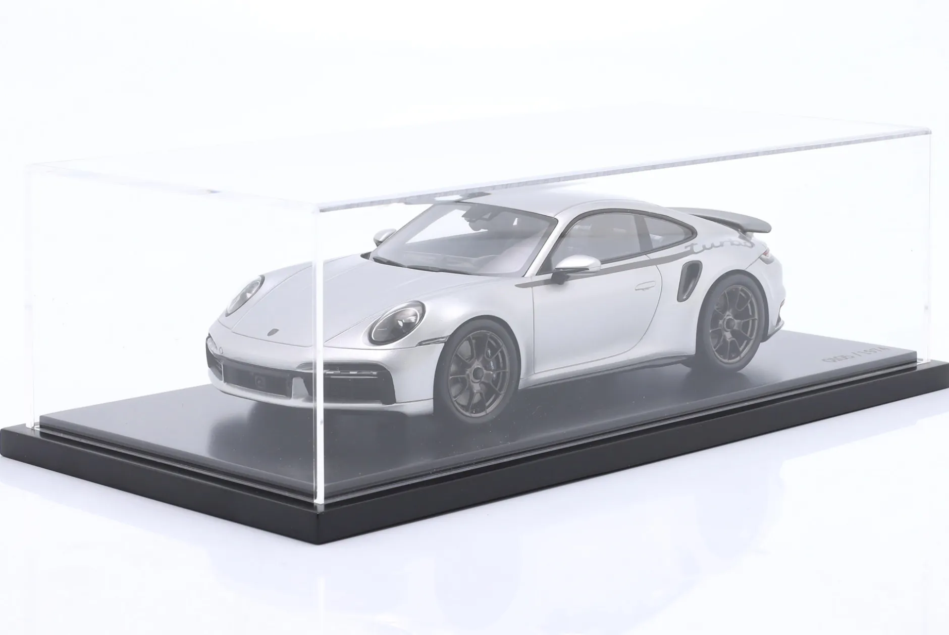 Porsche 911 (992) Turbo S 50 Jahre Porsche GT-silbermetallic 1:18 Spark