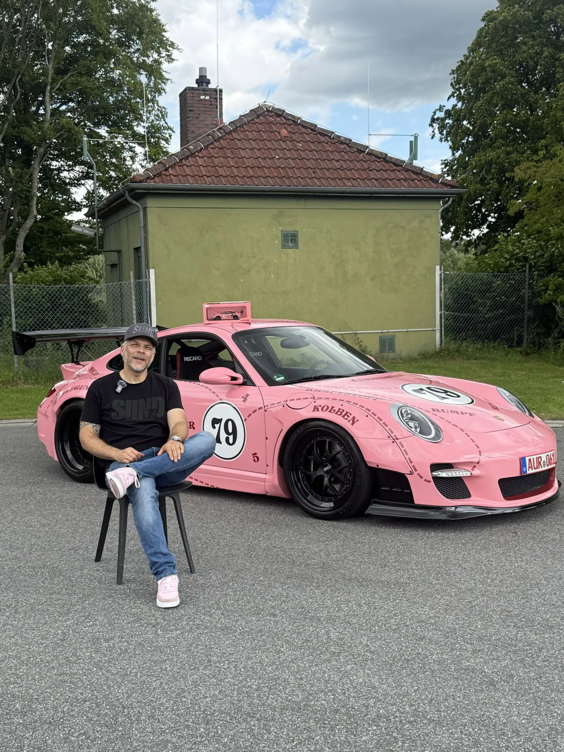 Porsche 911 (997) Turbo S LBWK Sidney Hoffmann "Die Sau" #79 pink 1:18 WERK83