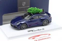 Porsche 911 (992) Turbo S Weihnachts Edition mit Tannenbaum enzianblau 1:43 Minichamps