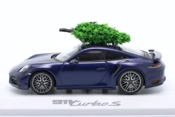 Porsche 911 (992) Turbo S Weihnachts Edition mit Tannenbaum enzianblau 1:43 Minichamps