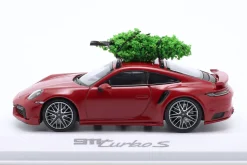 Porsche 911 (992) Turbo S Weihnachts Edition mit Tannenbaum karminrot 1:43 Minichamps