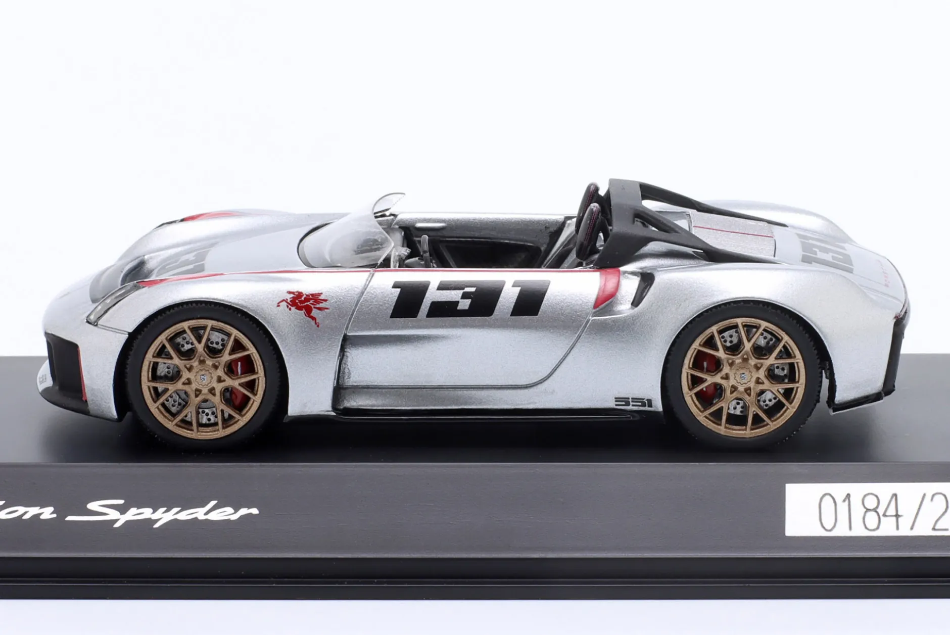 Porsche Vision Spyder Baujahr 2020 silber 1:43 Spark