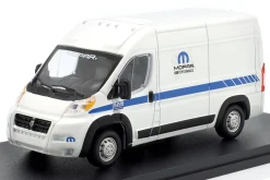 Ram Promaster 2500 Baujahr 2018 weiß / blau 1:43 Greenlight