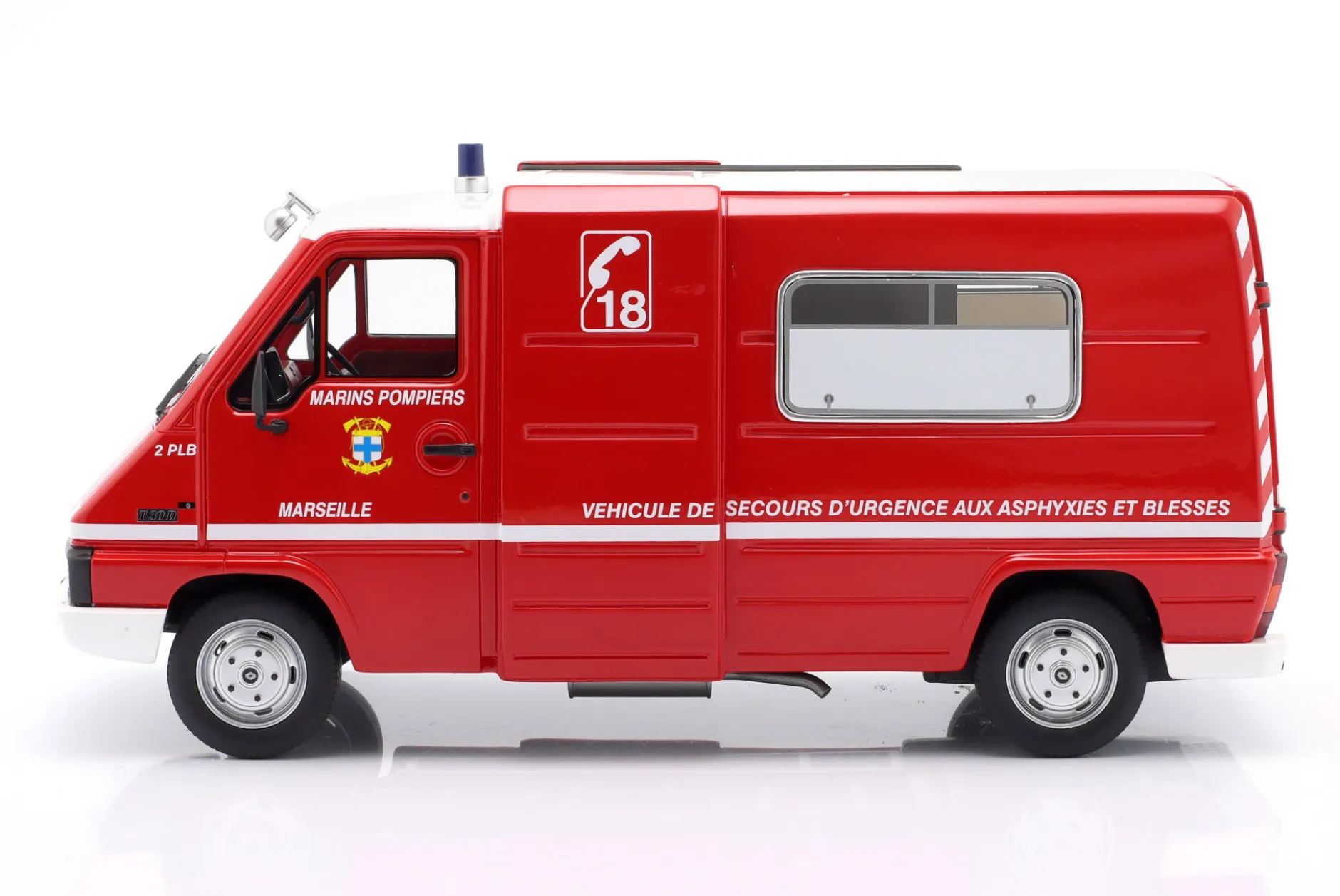 Renault Master T30 VSAB Feuerwehr Marseille 1980 rot 1:18 OttOmobile