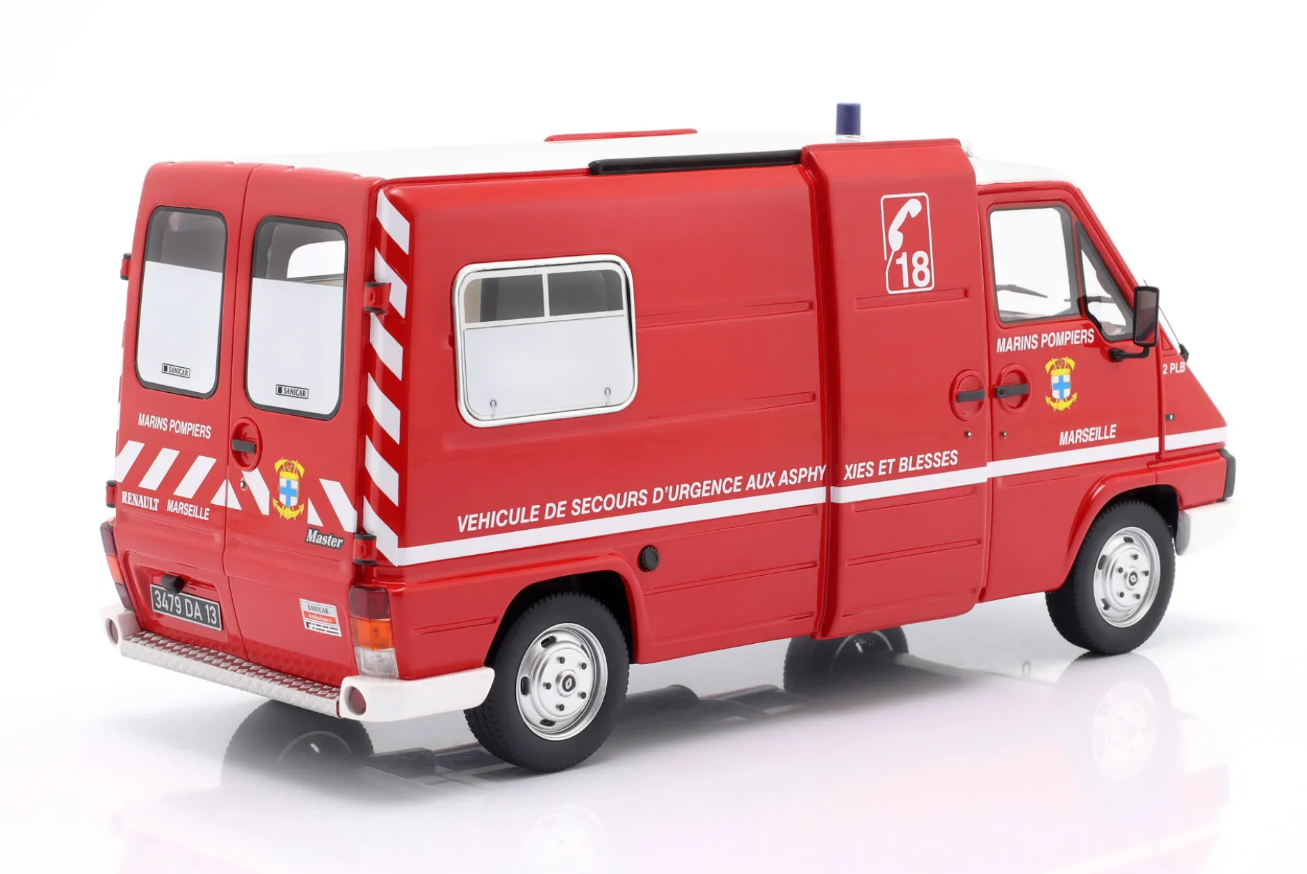 Renault Master T30 VSAB Feuerwehr Marseille 1980 rot 1:18 OttOmobile