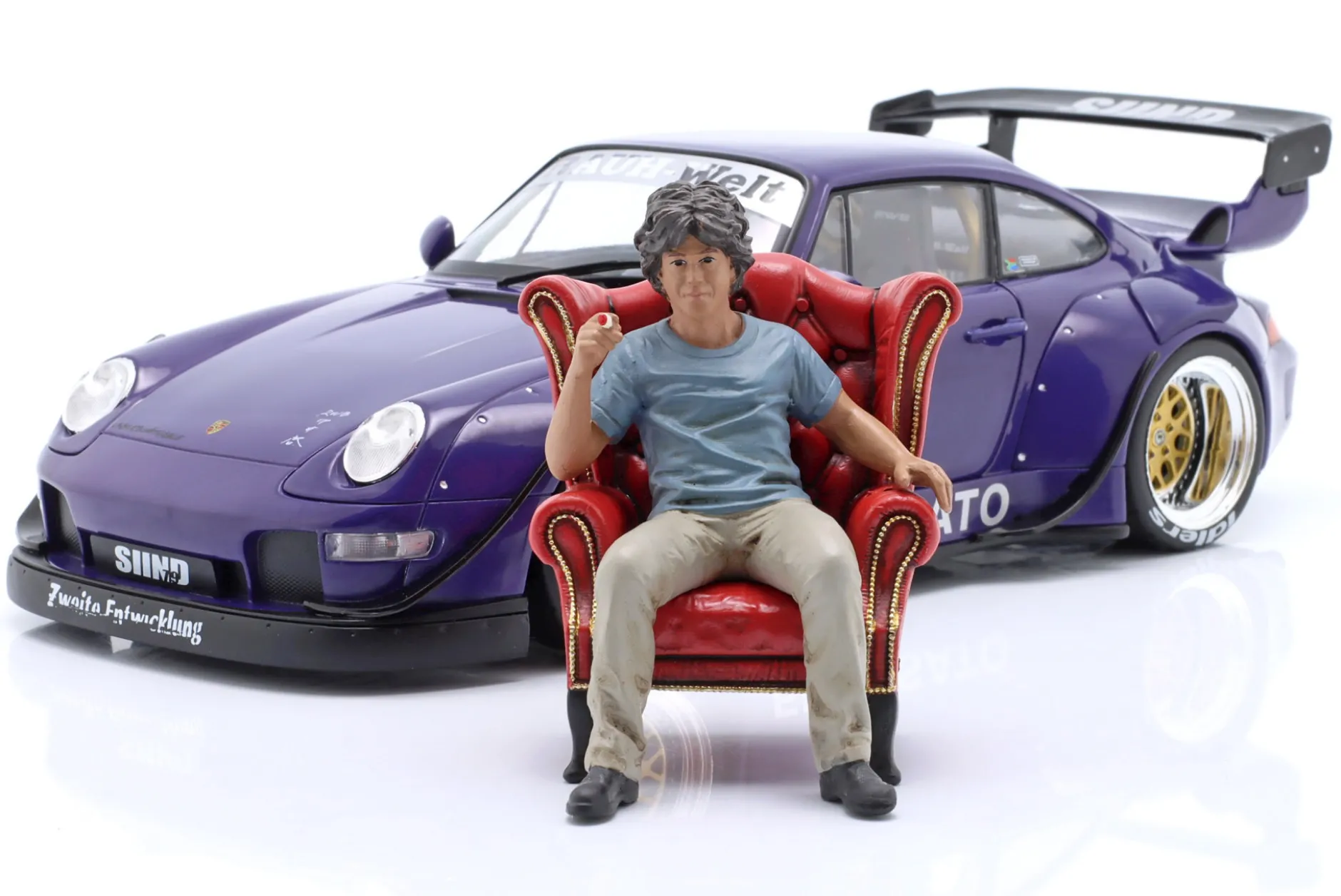RWB-Legende Akira Nakai San Figur #1 mit Sessel 1:18 American Diorama