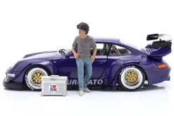 RWB-Legende Akira Nakai San Figur #2 mit Kiste 1:18 American Diorama