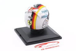 Sebastian Vettel Scuderia Ferrari #5 Formel 1 2017 Helm 1:5 Spark Editions