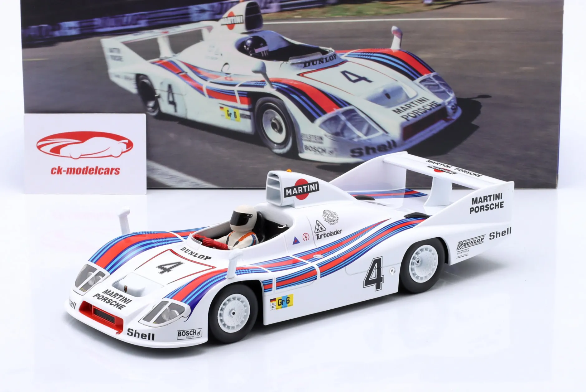 Set: Porsche 936 Martini #4 Sieger 24h LeMans 1977 mit Fahrerfigur weißer Helm 1:18 WERK83