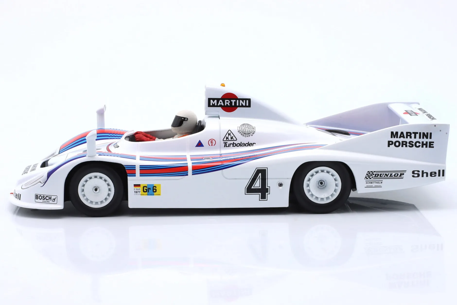 Set: Porsche 936 Martini #4 Sieger 24h LeMans 1977 mit Fahrerfigur weißer Helm 1:18 WERK83