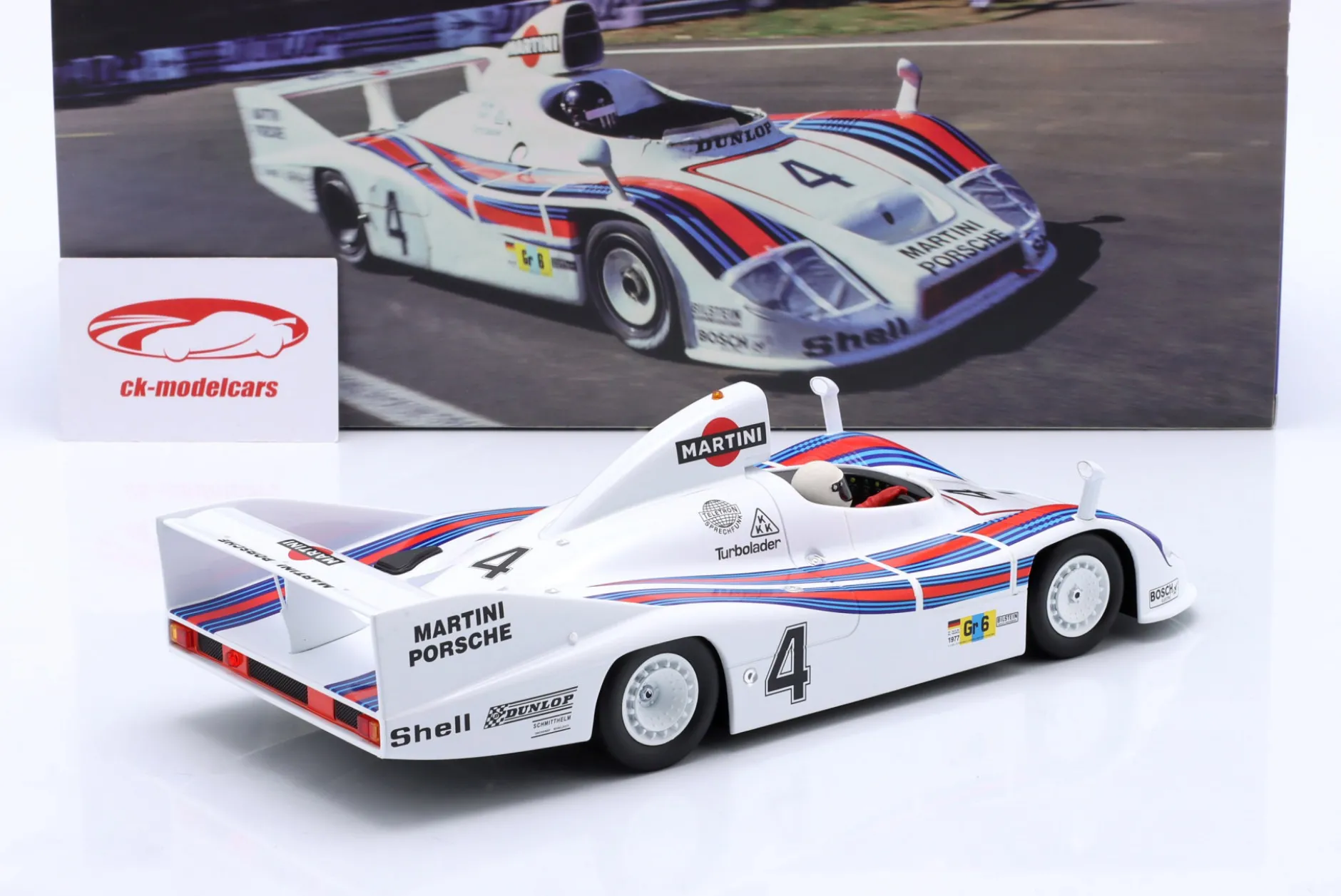 Set: Porsche 936 Martini #4 Sieger 24h LeMans 1977 mit Fahrerfigur weißer Helm 1:18 WERK83