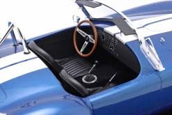 Shelby Cobra 427 S/C Roadster Baujahr 1967 blau metallic / weiß 1:8 GT-Spirit