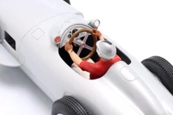 Sitzende Rennfahrerfigur mit rotem Hemd 1:18 FigurenManufaktur