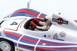 Sitzende Rennfahrer-Figur 1977 mit weißem Helm 1:18 FigurenManufaktur