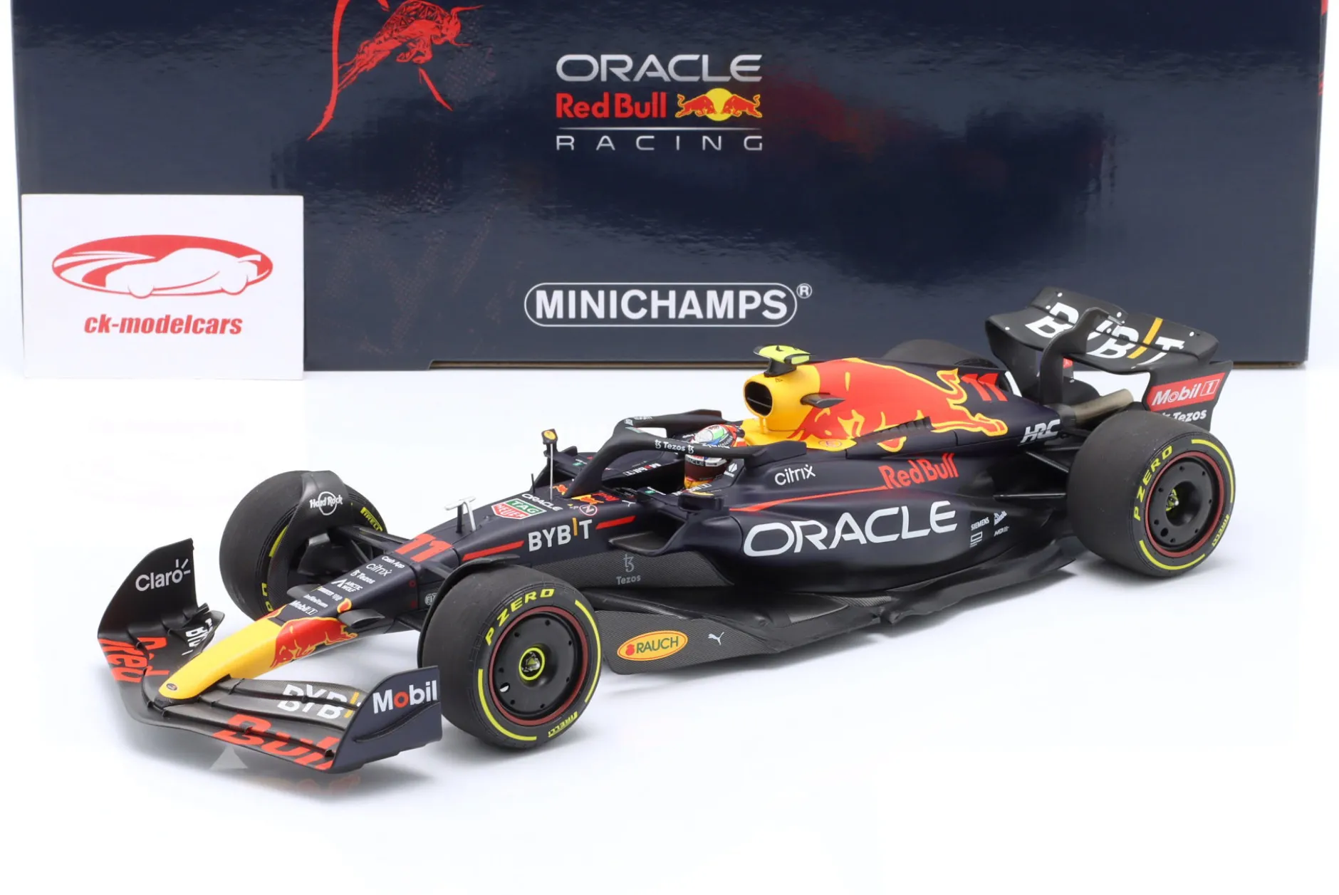 S. Perez Red Bull RB18 #11 Sieger Singapur GP Formel 1 2022 1:18 Minichamps