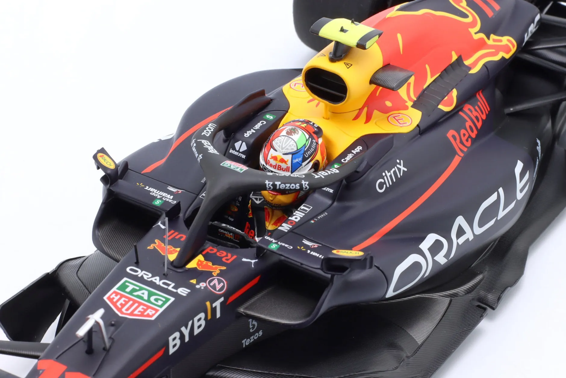 S. Perez Red Bull RB18 #11 Sieger Singapur GP Formel 1 2022 1:18 Minichamps