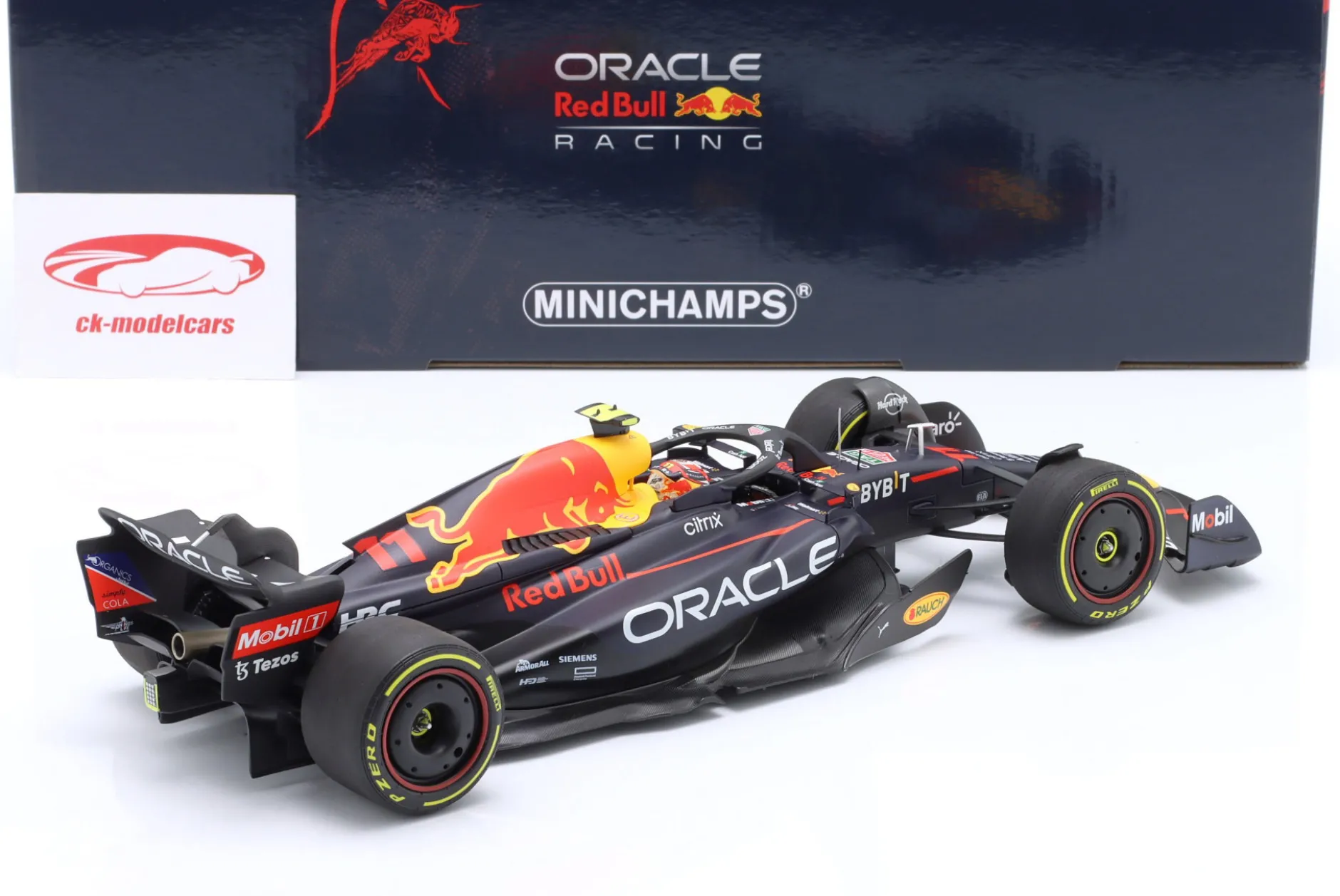 S. Perez Red Bull RB18 #11 Sieger Singapur GP Formel 1 2022 1:18 Minichamps