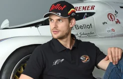 Stefan Bellof Cap ''Helm'' Classic Line schwarz / rot / gelb