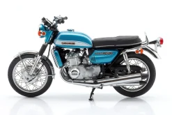 Suzuki GT 750 J Baujahr 1973 blaugrün metallic 1:12 Minichamps