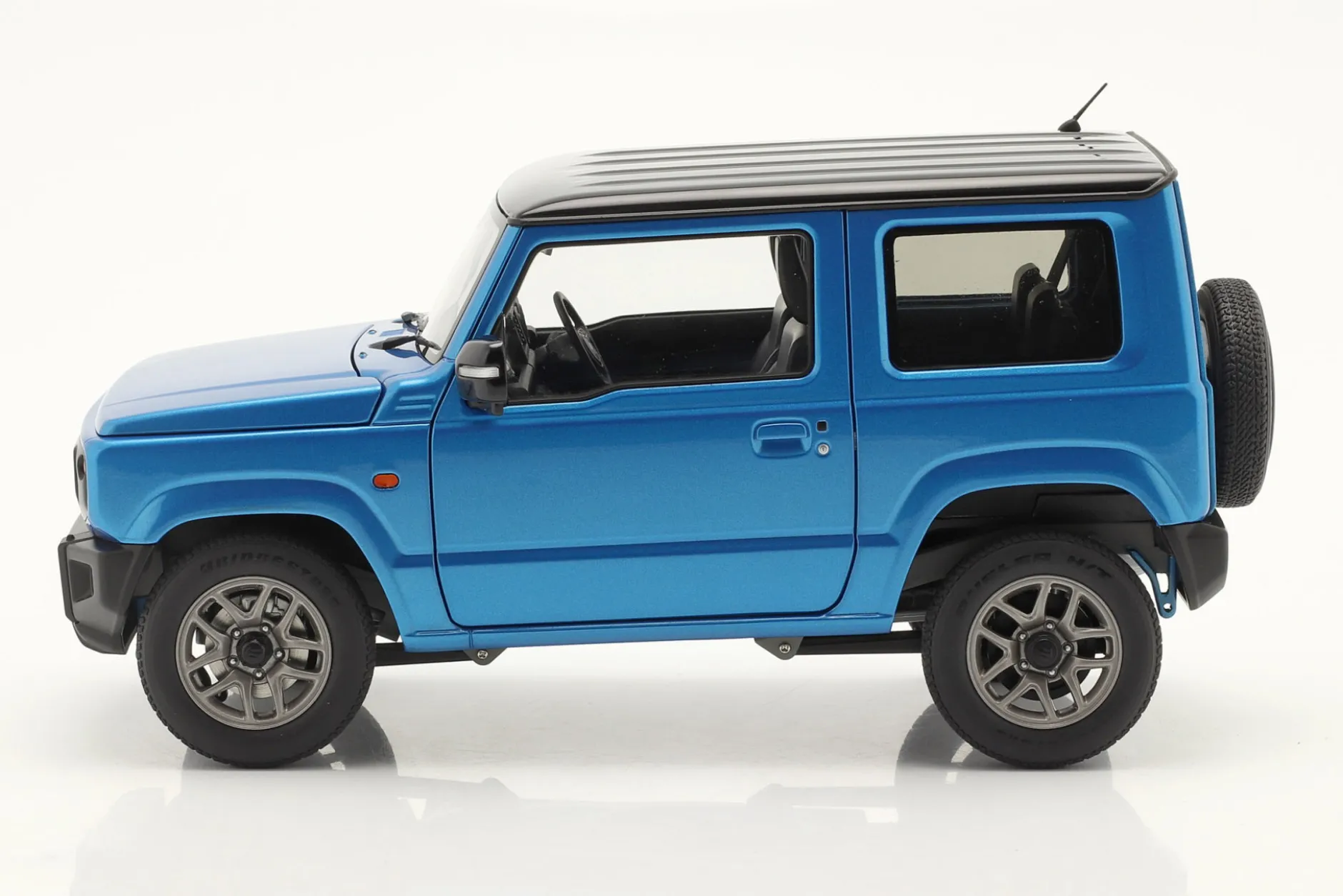 Suzuki Jimny (JB64) RHD Baujahr 2018 blau metallic / schwarz 1:18 AUTOart