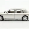 Toyota Century Baujahr 2019 silber 1:18 AUTOart