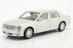 Toyota Century Baujahr 2019 silber 1:18 AUTOart