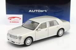 Toyota Century Baujahr 2019 silber 1:18 AUTOart
