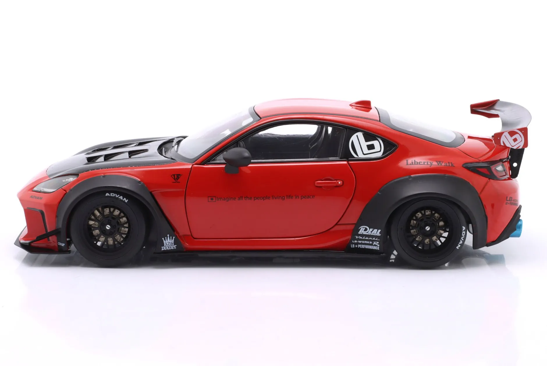 Toyota GR86 Liberty Walk Body Kit 2024 rot 1:18 Solido