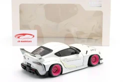 Toyota GR Supra LWB Baujahr 2025 weiß / pink 1:18 Solido