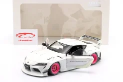 Toyota GR Supra LWB Baujahr 2025 weiß / pink 1:18 Solido
