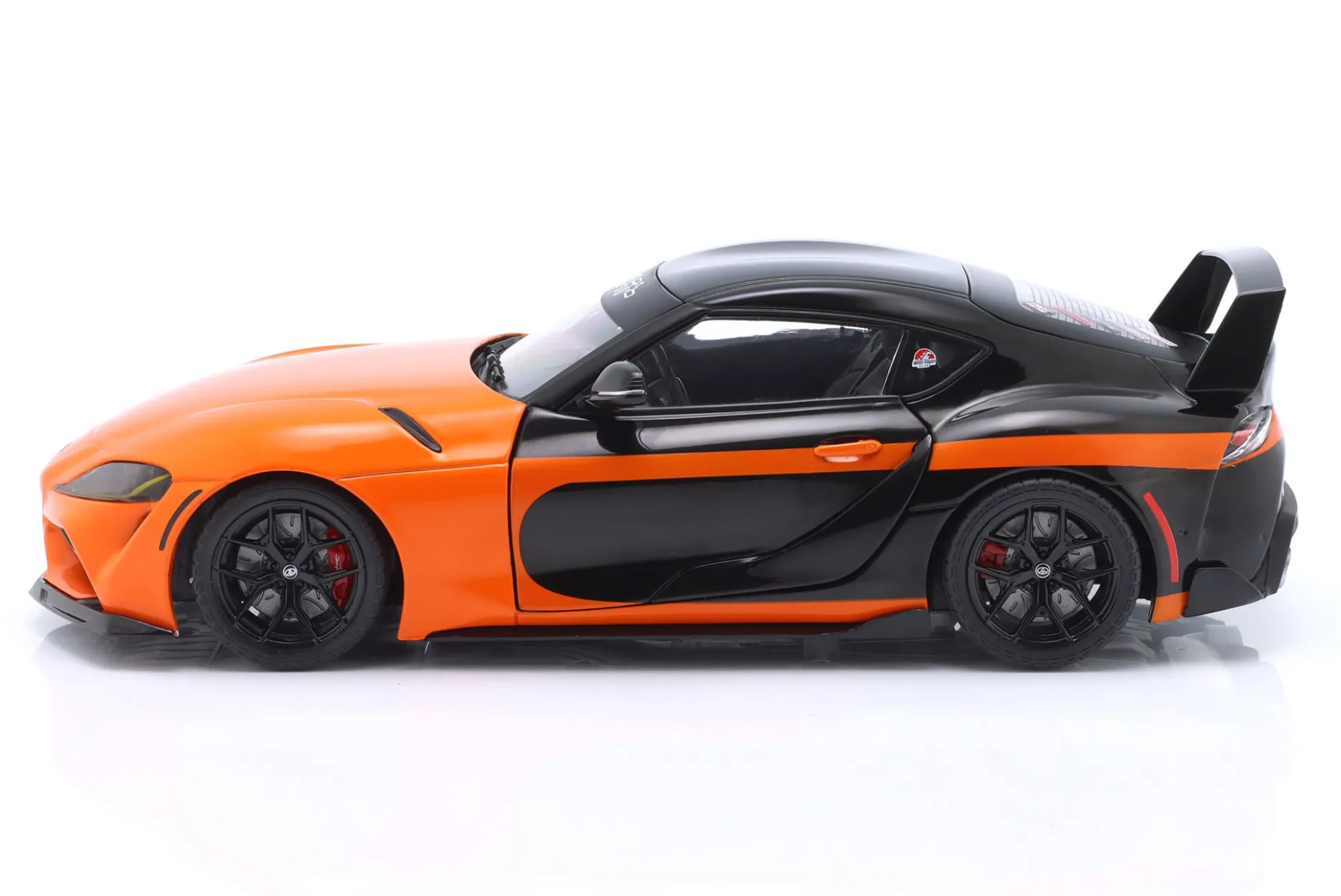 Toyota GR Supra Streetfighter Baujahr 2024 orange / schwarz 1:18 Solido