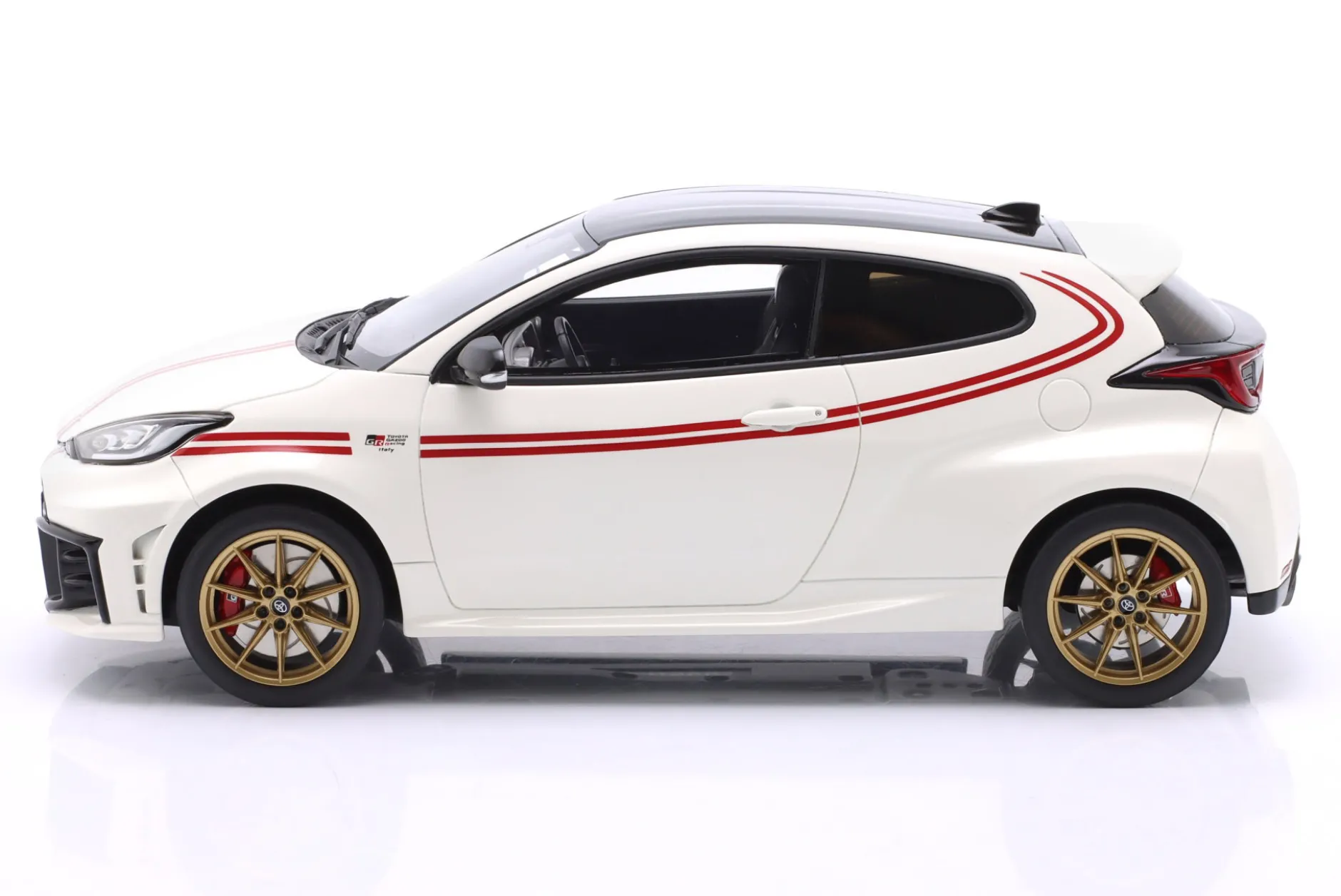 Toyota GR Yaris TGR Italy Baujahr 2024 weiß 1:18 OttOmobile