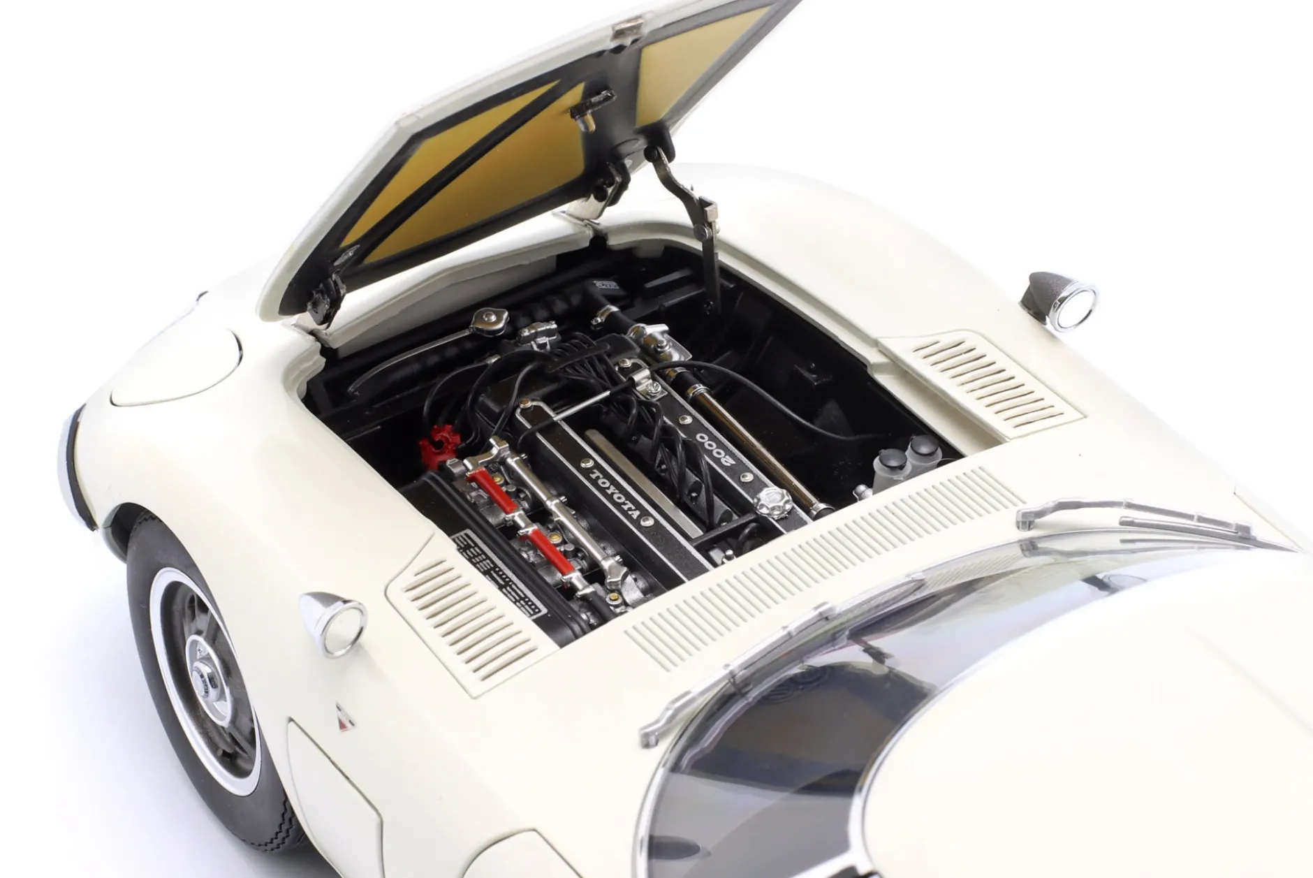 Toyota 2000GT Baujahr 1967 weiß 1:18 AUTOart