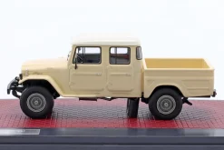 Toyota HJ45 Land Cruiser Crew Cab Pick-Up 1979 beige 1:43 Matrix