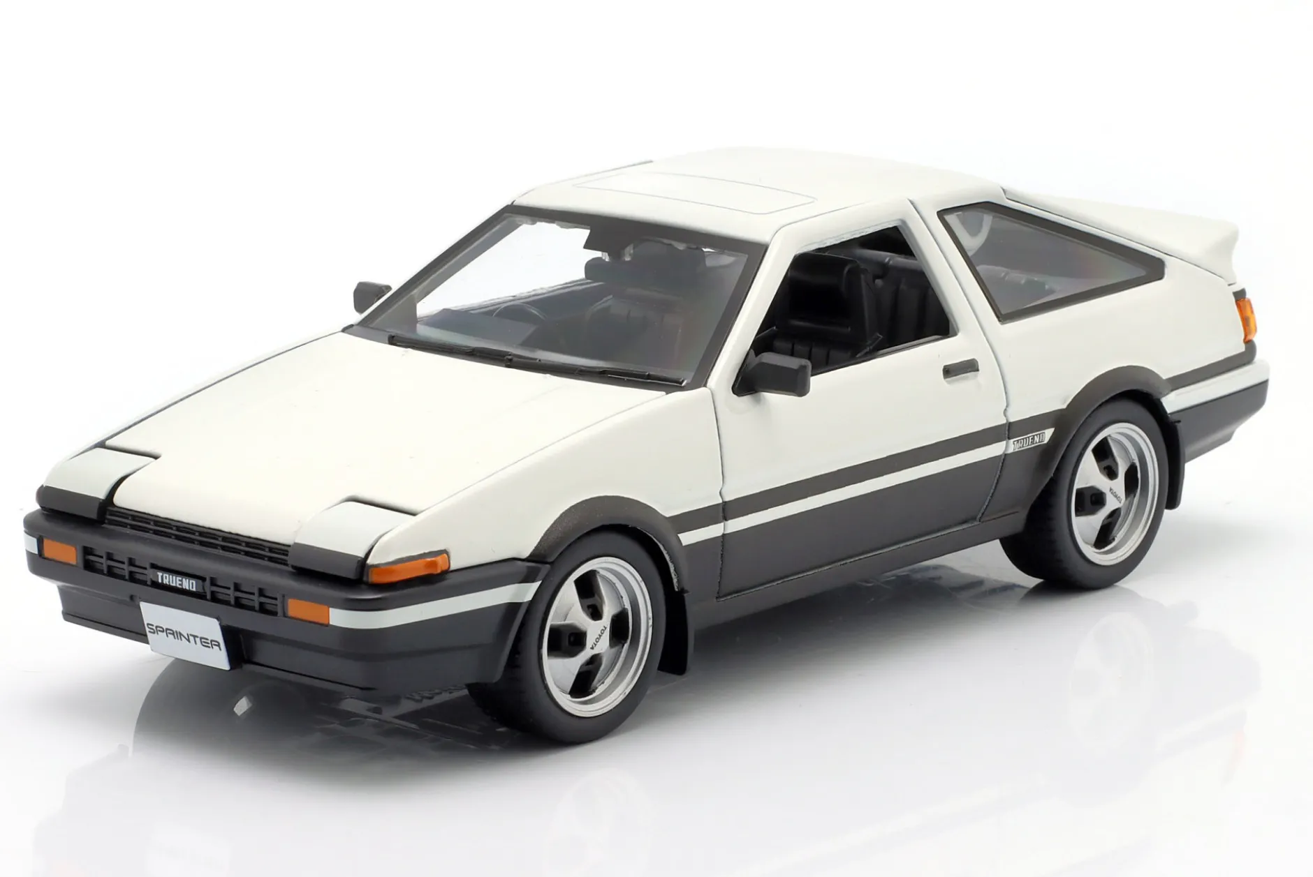 Toyota Sprinter Trueno AE86 Baujahr 1979 weiß 1:24 Maisto