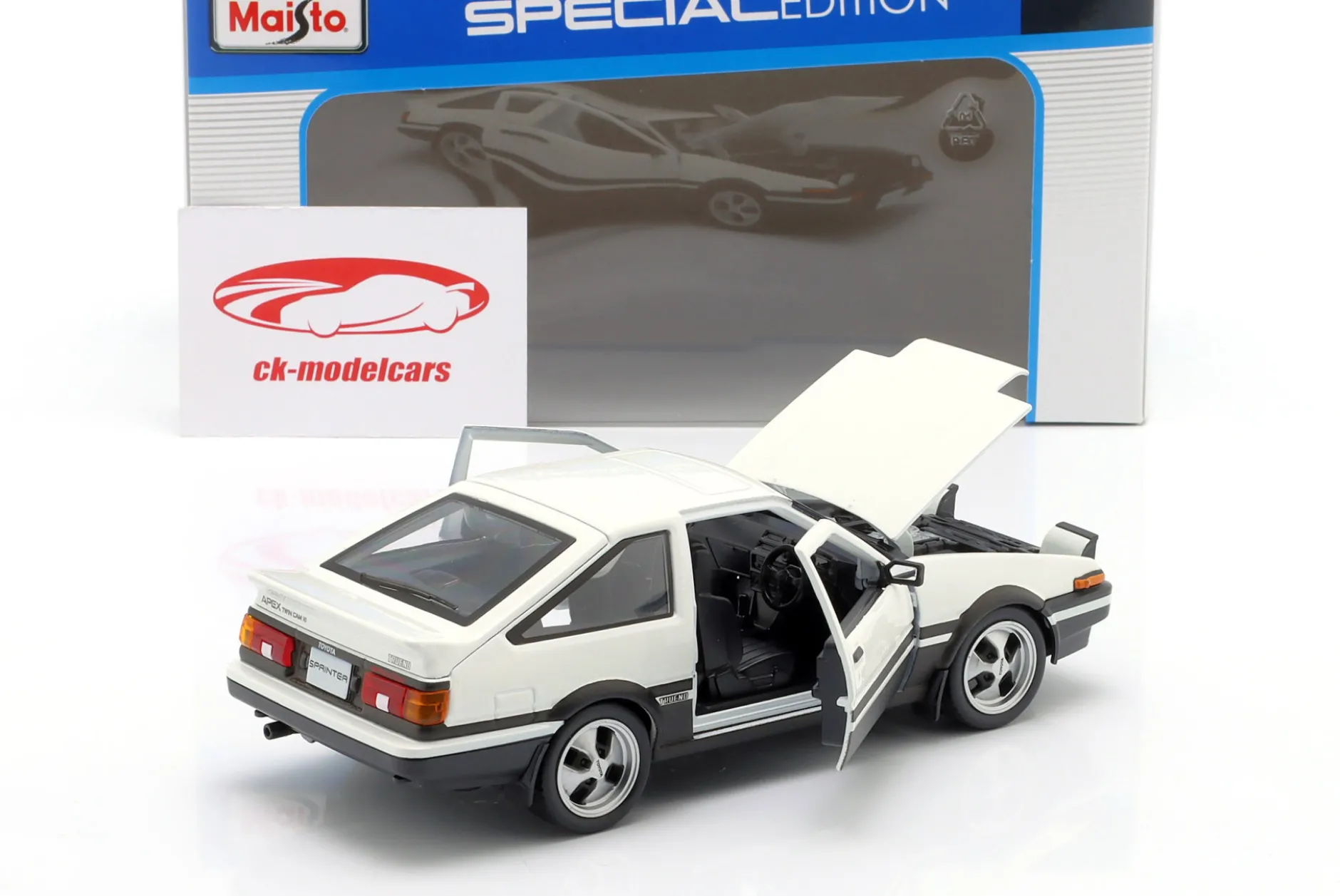 Toyota Sprinter Trueno AE86 Baujahr 1979 weiß 1:24 Maisto